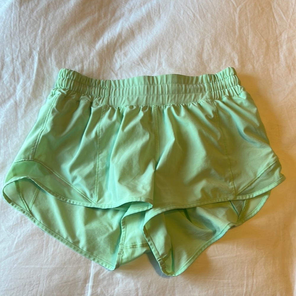 Lululemon Light Green Hotty Hot Shorts 6 Reg